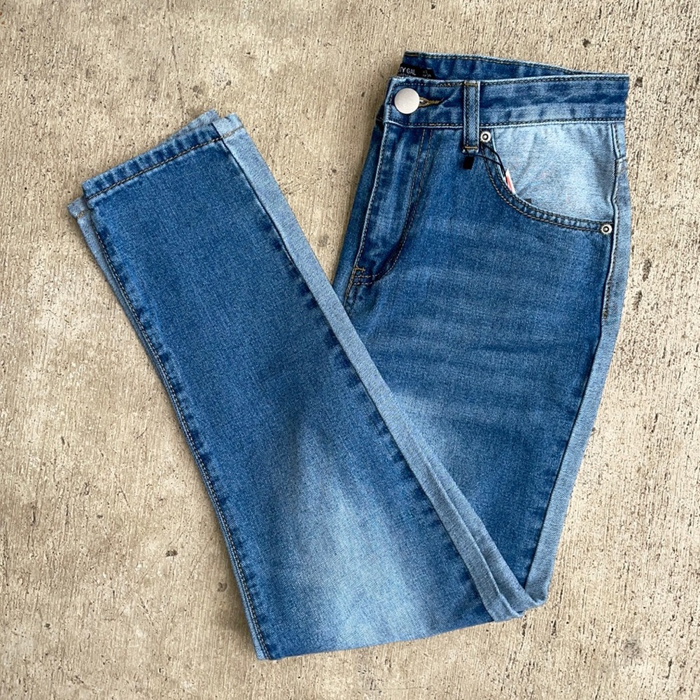 Two-Tone High-Rise Cropped Mom Jeans